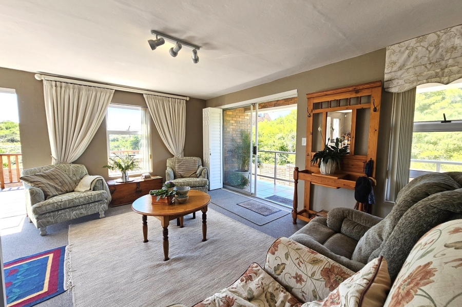 6 Bedroom Property for Sale in Paradise Beach Eastern Cape